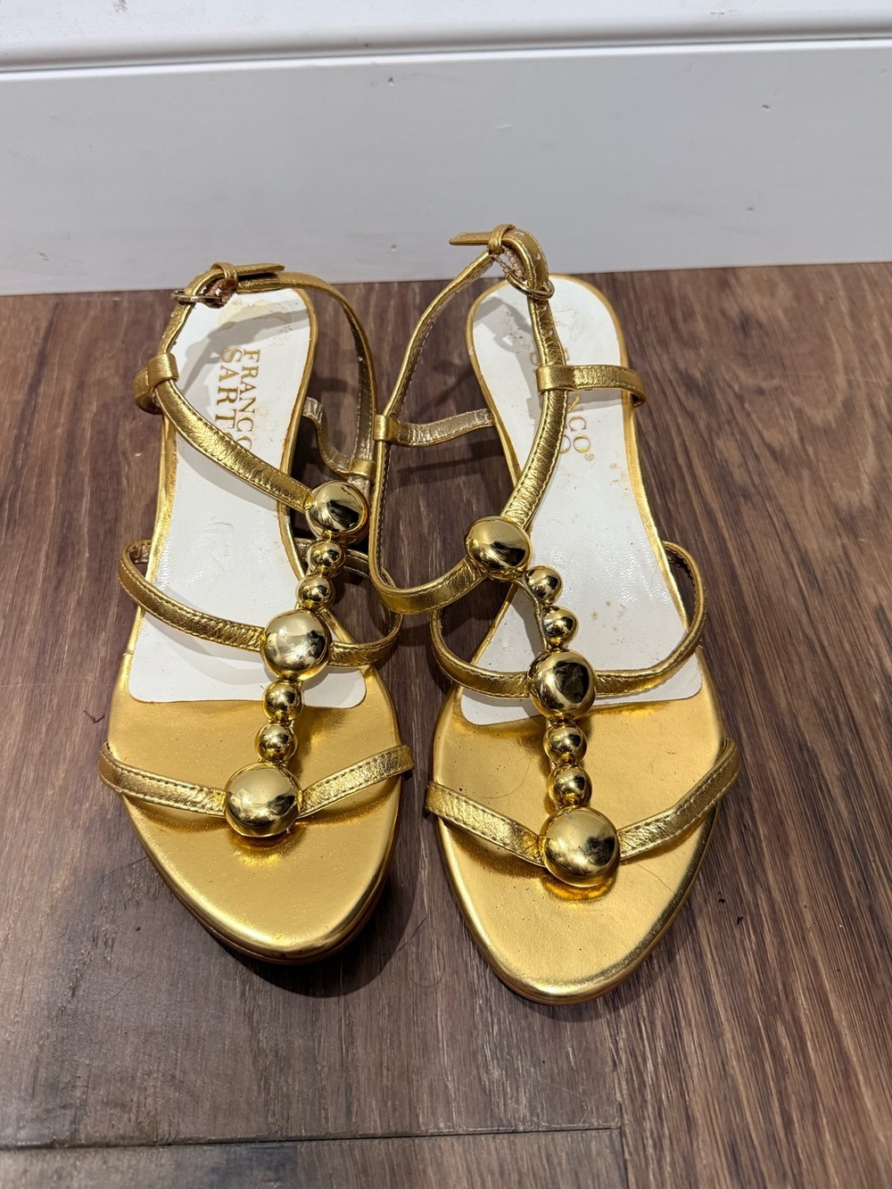 🔥Franco Sarto Gold Metallic Beaded T-Strap Sandals Size 6.5 EUC🔥
